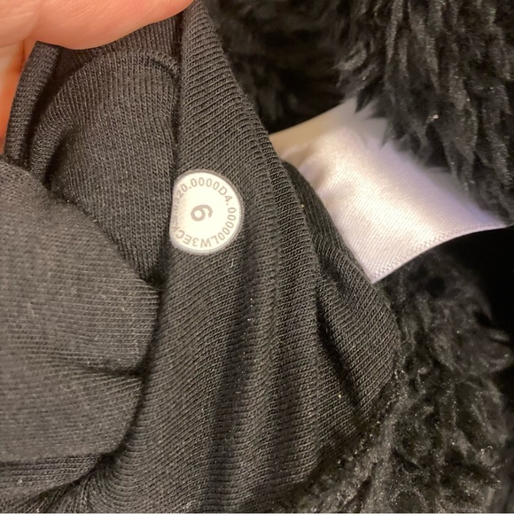 Lululemon Oh So Sherpa Black Half Zip - Picture 8 of 9